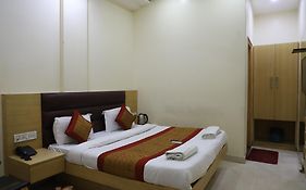 Hotel Lav Kush Deluxe 2 Min Walk From New Delhi Railway Station
